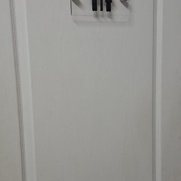 Modern Unisex Restroom Sign – 3mm Clear Acrylic